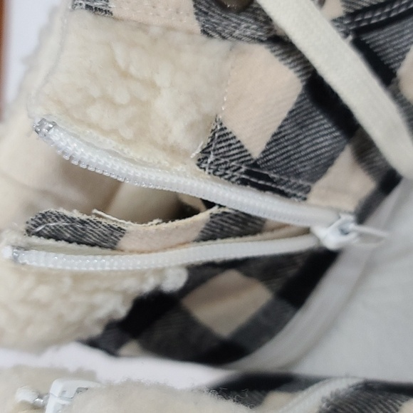 Tommy Bahama Womens Sneakers Black White Plaid Laces Zips Faux Fur Trim Sz 7.5 - Picture 8 of 12